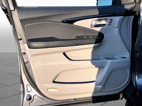 Used 2020 Honda Pilot Elite image 22