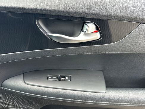 Used 2023 Kia Forte GT-Line image 19