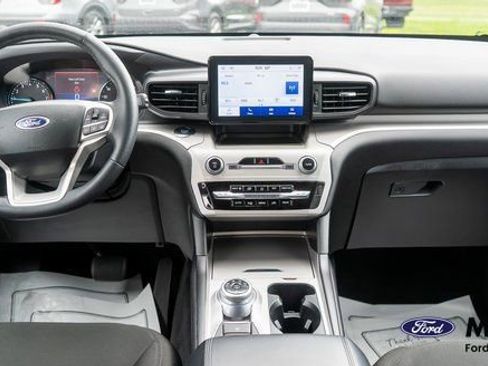 Used 2023 Ford Explorer XLT AWD/4WD image 15
