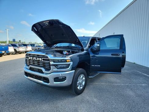 Used 2025 RAM 2500 Big Horn AWD/4WD image 14