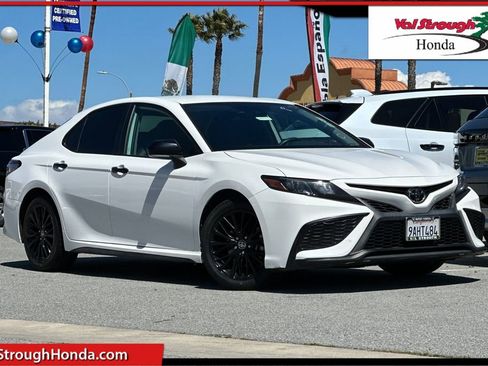 Used 2022 Toyota Camry SE FWD image 1