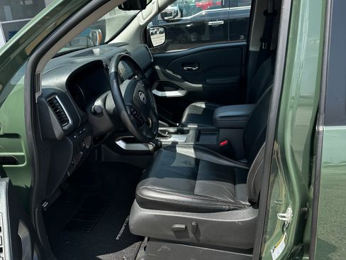 Used 2023 Nissan Frontier SV w/ SV Premium Package AWD/4WD image 4