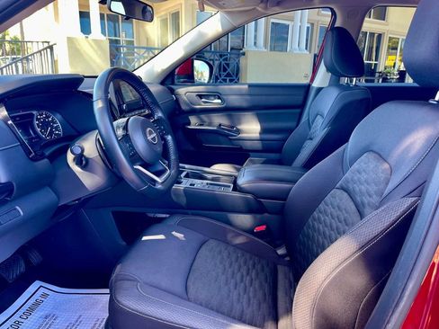 Used 2022 Nissan Pathfinder SV image 11