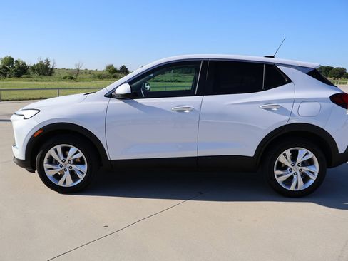 Used 2025 Buick Encore GX Preferred FWD image 2