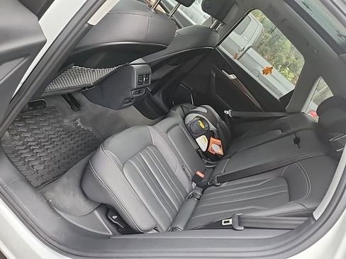 Used 2023 Audi Q5 2.0T Premium w/ Convenience Package image 9