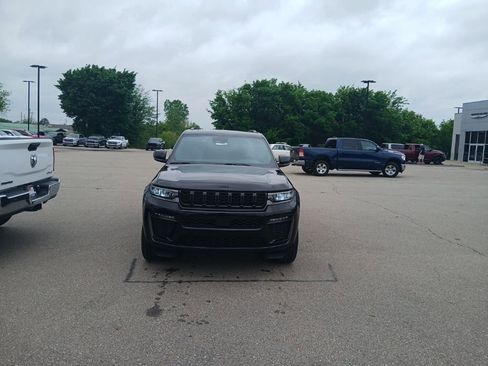 New 2026 Jeep Grand Cherokee Limited image 3