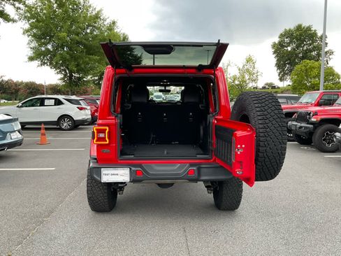 Used 2022 Jeep Wrangler Unlimited Sahara w/ LED Lighting Group AWD/4WD image 27