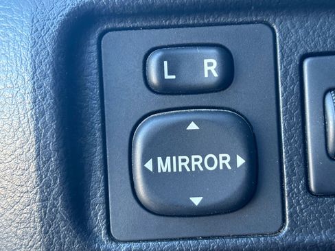 Used 2011 Toyota 4Runner Limited image 11