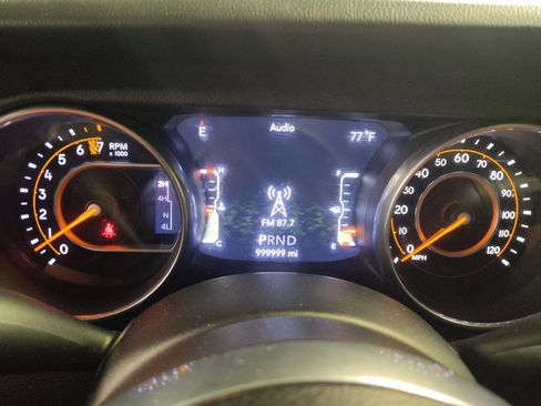 Used 2018 Jeep Wrangler Unlimited Sahara AWD/4WD image 23