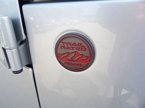 Used 2024 Jeep Wrangler Unlimited Rubicon AWD/4WD image 12