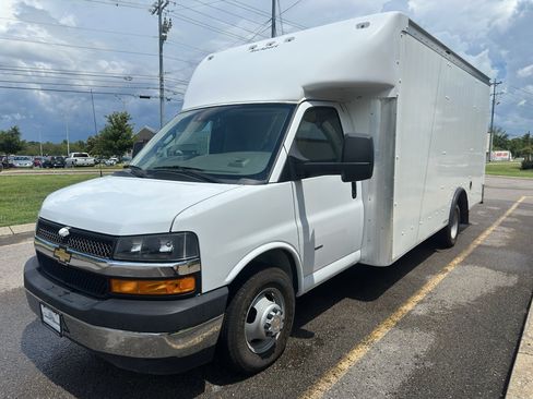 Used 2022 Chevrolet Express 3500 w/ Power Convenience Package RWD image 8