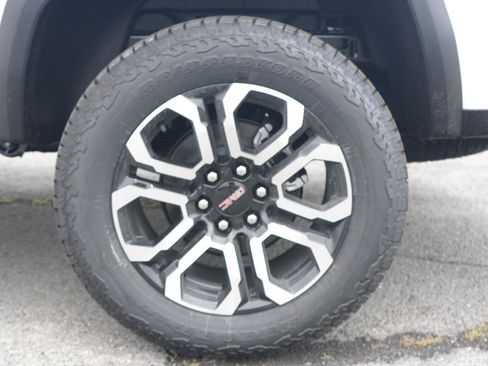 New 2026 GMC Canyon AT4 w/ AT4 Premium Package AWD/4WD image 12