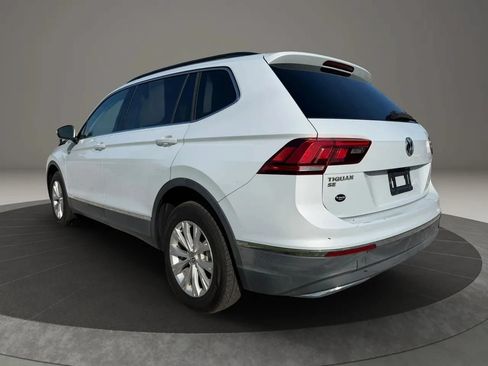 Used 2018 Volkswagen Tiguan SE w/ Panoramic Sunroof Package AWD/4WD image 3