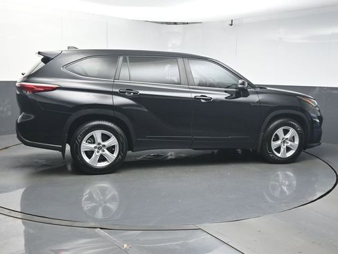 Used 2023 Toyota Highlander LE image 8