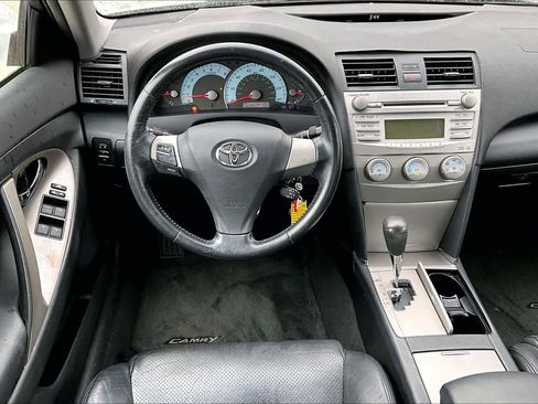 Used 2010 Toyota Camry SE image 5