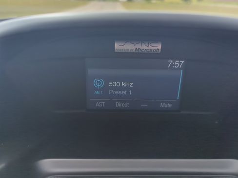 Used 2015 Ford Escape SE image 18