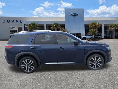 Used 2023 Nissan Pathfinder Platinum AWD/4WD image 3