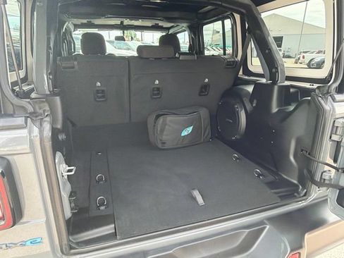 Used 2023 Jeep Wrangler Unlimited w/ Cold Weather Group AWD/4WD image 15