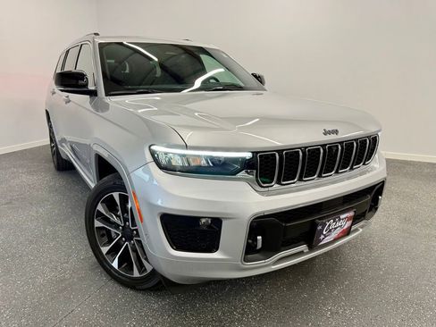 Used 2022 Jeep Grand Cherokee L Overland w/ Advanced Protech Group III image 4