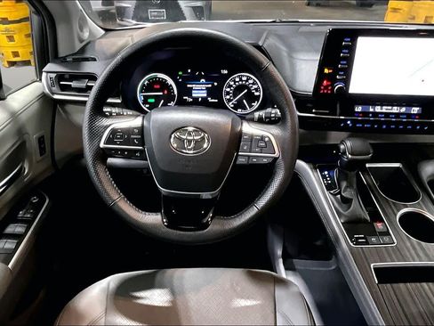 Certified 2023 Toyota Sienna Limited AWD/4WD image 6