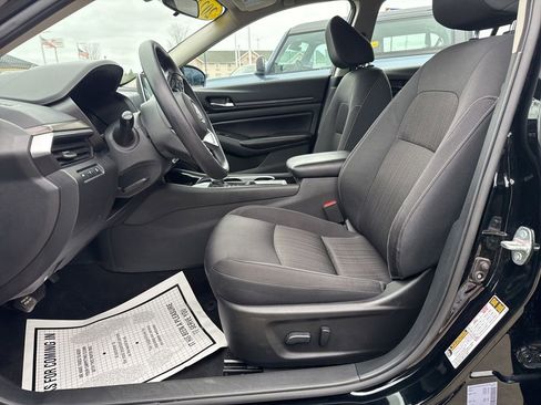 Used 2024 Nissan Altima 2.5 SV image 3