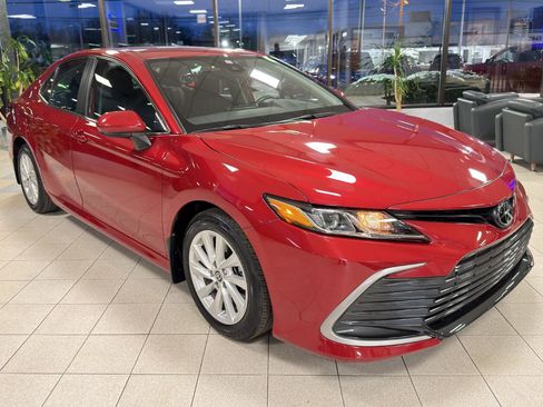 Used 2023 Toyota Camry LE image 9