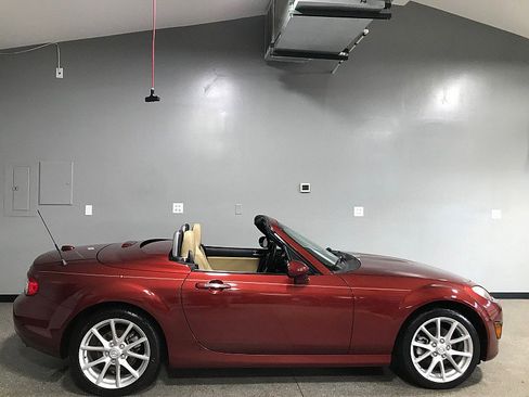 Used 2012 MAZDA MX-5 Miata Grand Touring w/ Premium Pkg RWD image 3