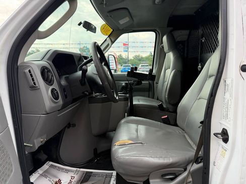 Used 2014 Ford E-150 and Econoline 150 RWD image 14