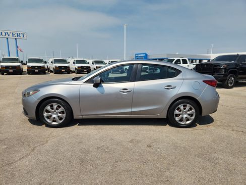 Used 2016 MAZDA MAZDA3 i Sport FWD image 4
