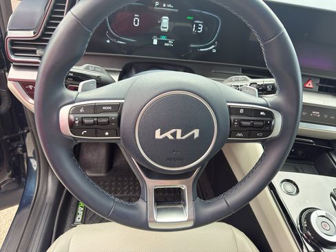 Used 2024 Kia Sportage EX AWD/4WD image 16