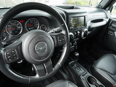 Used 2013 Jeep Wrangler Unlimited Sahara w/ Dual Top Group image 8