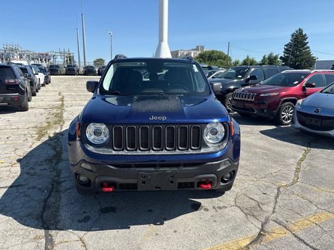 Used 2017 Jeep Renegade Trailhawk w/ Premium Trailhawk Package AWD/4WD image 2