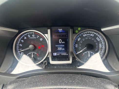 Used 2022 Toyota Tacoma SR5 RWD image 11