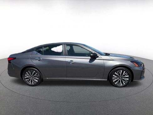Used 2025 Nissan Altima 2.5 SV FWD image 16
