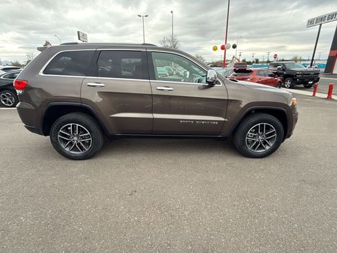 Used 2017 Jeep Grand Cherokee Limited AWD/4WD image 8