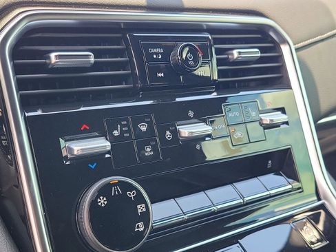 New 2025 Nissan Armada SL image 32