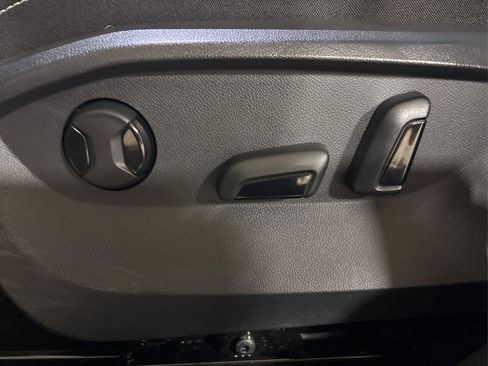 Used 2024 Volkswagen Taos SE image 35