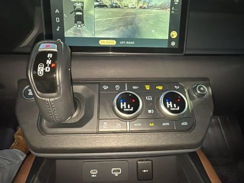 Used 2022 Land Rover Defender 110 X-Dynamic SE image 19