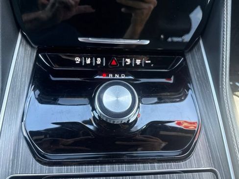 Certified 2024 Jeep Wagoneer L Series II RWD image 22