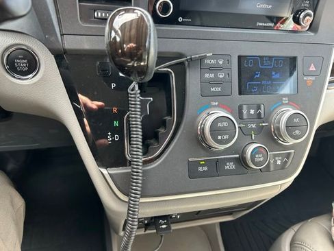 Used 2020 Toyota Sienna XLE w/ XLE Navigation Package AWD/4WD image 7