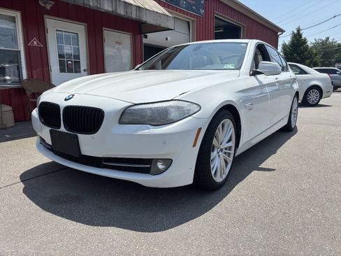 Used 2011 BMW 550i xDrive Sedan AWD/4WD image 2