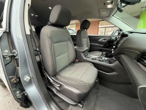 Used 2018 Chevrolet Traverse LT image 15