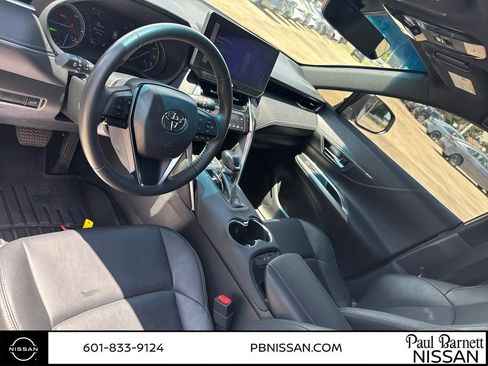 Used 2023 Toyota Venza XLE AWD/4WD image 17