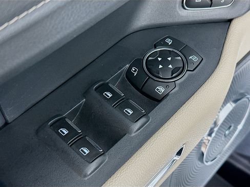 Used 2023 Ford Expedition Limited image 17