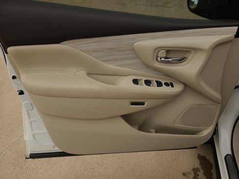 Used 2017 Nissan Murano Platinum w/ Platinum Technology Package FWD image 18