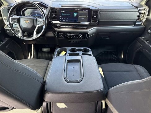 Used 2024 Chevrolet Silverado 2500 LT w/ Convenience Package image 22