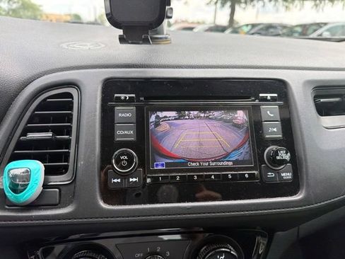 Used 2018 Honda HR-V LX image 15