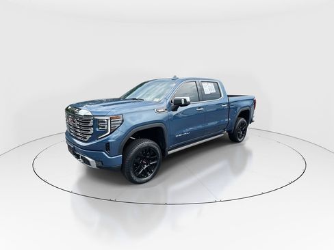 Used 2025 GMC Sierra 1500 Denali w/ Denali Reserve Package AWD/4WD image 4