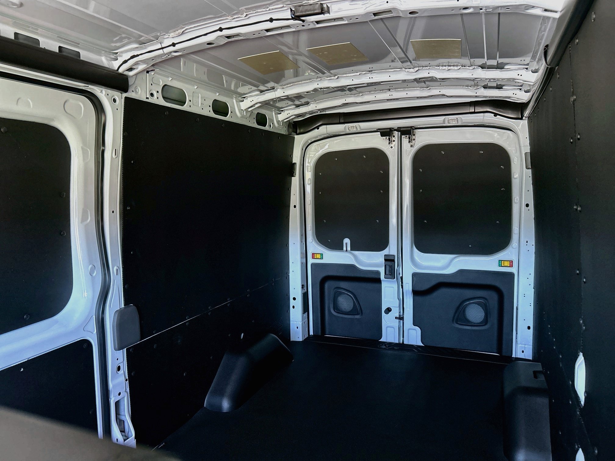 New 2027 Ford Transit 250 148 Medium Roof w/ Load Area Protection Package RWD image 16