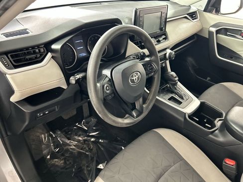 Used 2022 Toyota RAV4 XLE w/ Carpet Mat Package (TMS) FWD image 12